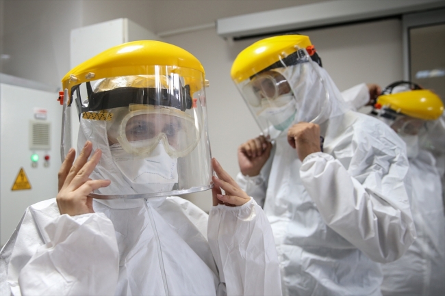 Entübe hastalar nefes alabilsin diye fedakarca mücadele ediyorlar